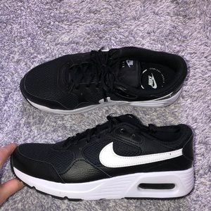 Black Nike Womens Air Max SC sneaker (womens 7.5)